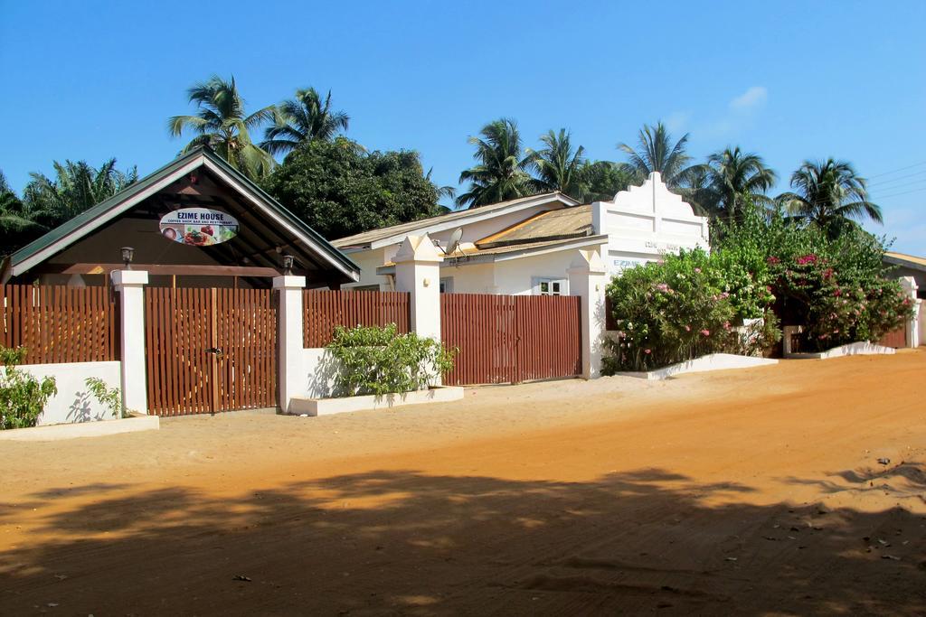 Ezime Guesthouse Accra Esterno foto